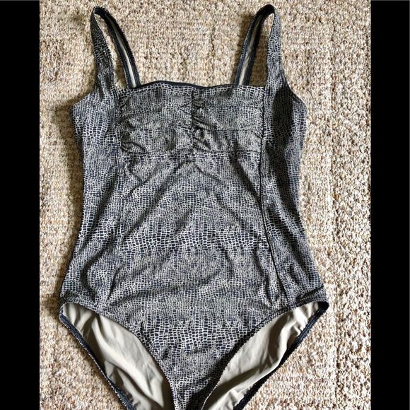 Nice swimsuit by Calvin Klein in size 12 - Picture 1 of 2